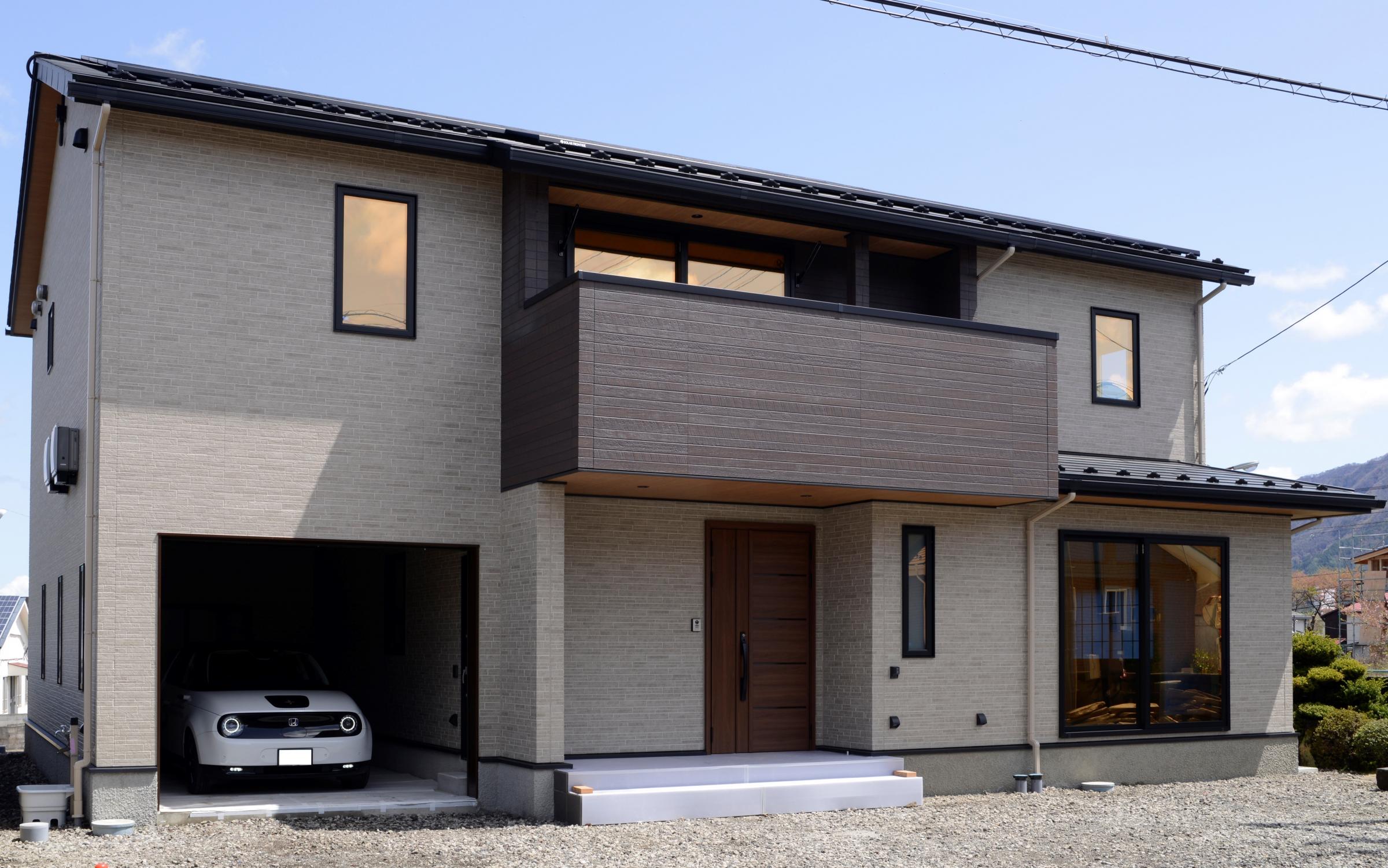 富士吉田のビルトインガレージ付き２世帯住宅